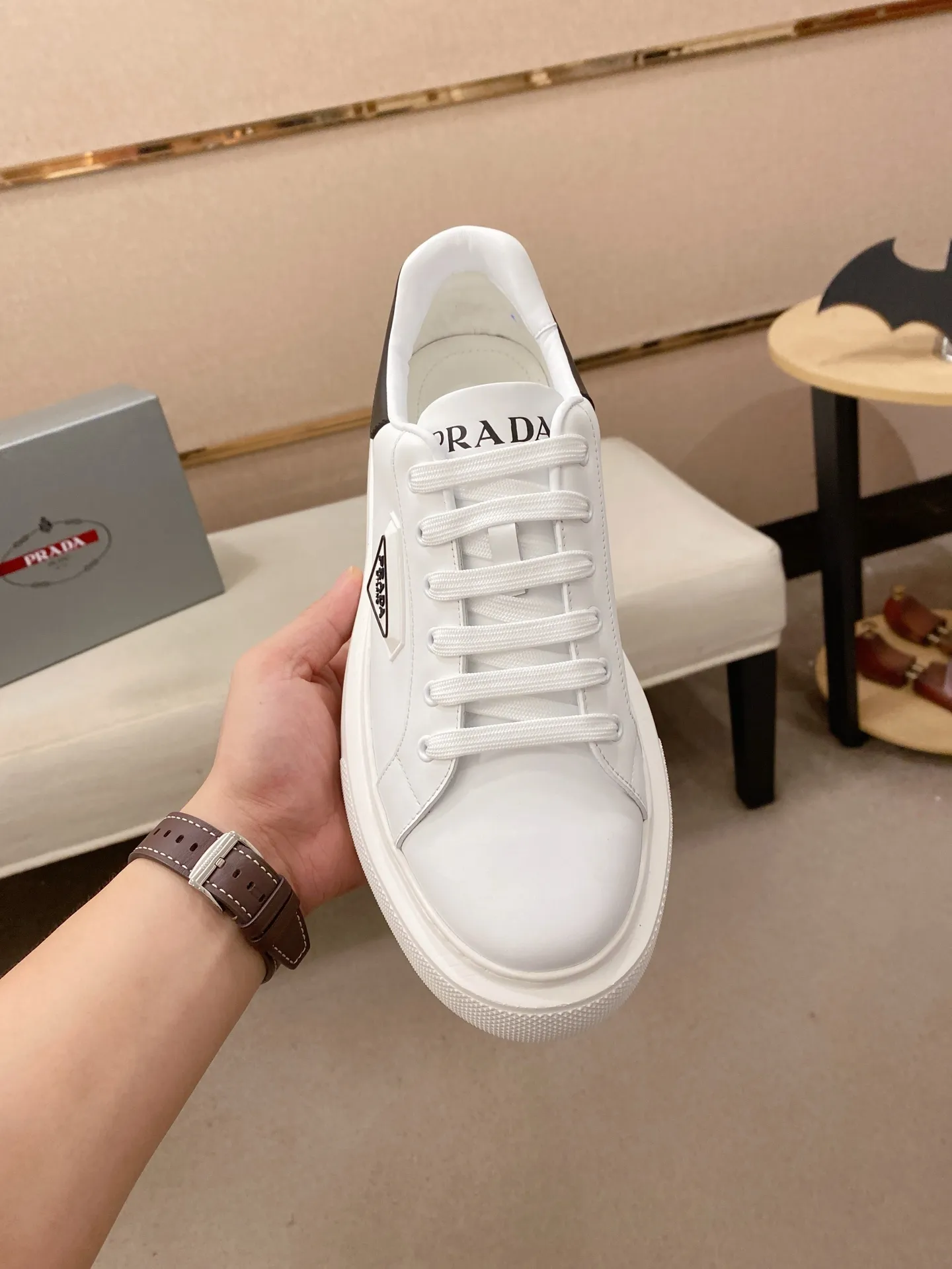 Men's shoes 💰 580💰 ✔️✔️✔️High version High-quality new PRADA (Prada) counters are launched simultaneously, new men's shoes, 😘fabrics are selected from first-layer cowhide fabrics. Lining: Imported cowhide leather lining. 👍🏿High-end☄️Open-molded non-slip rubber outsole, exquisite lines, simple and elegant, comfortable and high-end for leisure travel. Code number: 38 to 45